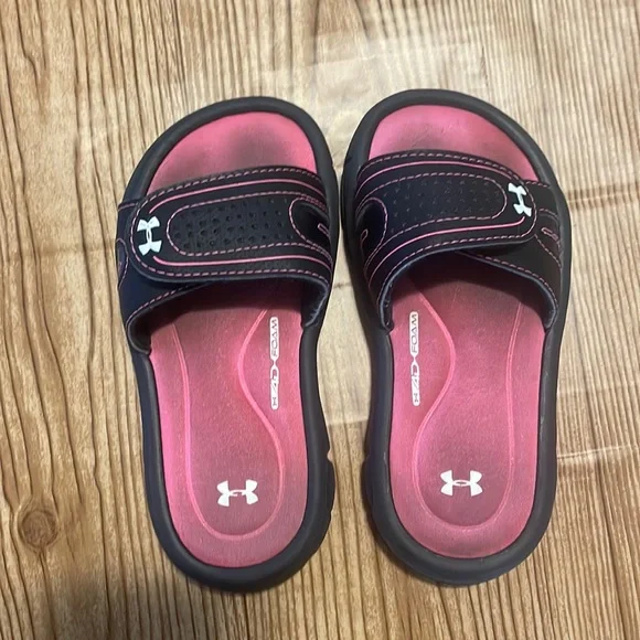 Under Armour Girls Slides - Picture 1 of 6